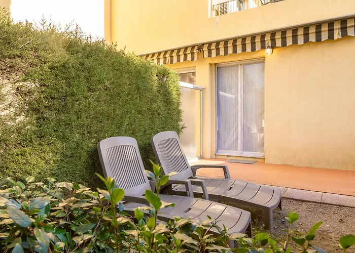 Apartment Estivales 2 *